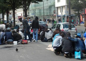 Fin de la régularisation des sans-papiers en France ?