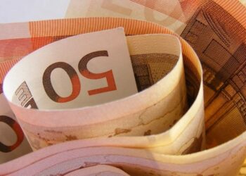 Aéroport d'Alger un voyageur arrêté avec près de 500 000 euros