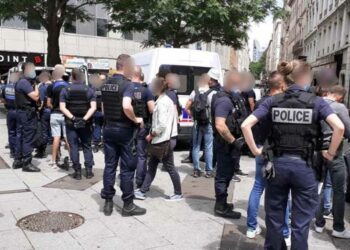 La chasse aux sans-papiers de retour en France