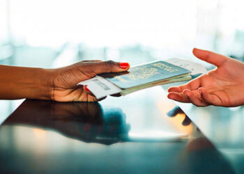 "Un titre de séjour en France vendu contre 3 000 euros" : Un faux avocat arrêté