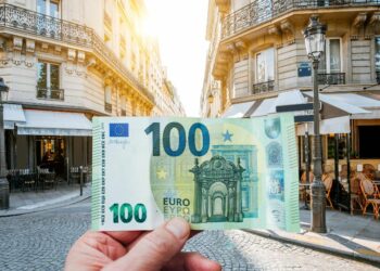 À combien s’échangent 100 euros en DZD sur le marché noir à Paris  ?