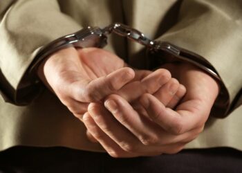 Aéroport d'Orly un voyageur algérien arrêté avec une fausse carte de résidence