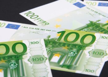 Au square d'Alger, voici le prix de 100 euros en Dzd (28-04-2025)