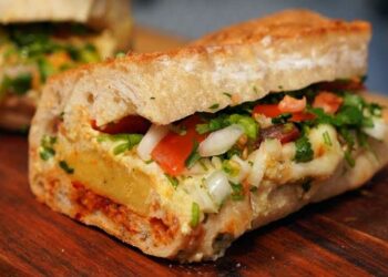 Ce plat traditionnel algérien est classé meilleure street food en 2025