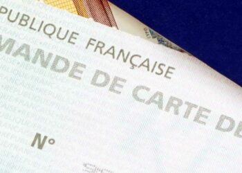 Régularisation des sans-papiers en France : un business à prix fort