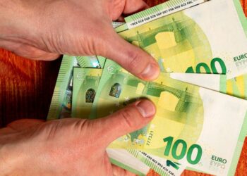 En forte hausse, voici le prix de 100 euros en dinar algérien