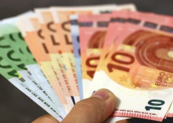 Le prix de l’euro explose face au dinar algérien