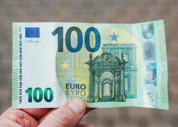 Taux de change  : le prix de 100 euros en dinar algérien