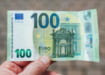 Argent liquide refusé une forte amende appliquée