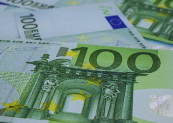 Au square d'Alger, le prix de 100 euros en DZD ce 9 mai