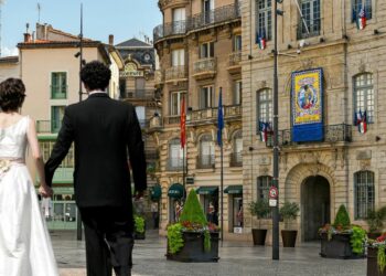 Des maires de France veulent interdire le mariage des sans-papiers