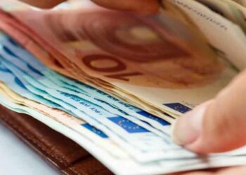 Argent liquide : voici le montant qu'on peut déposer en banque sans justificatif