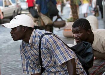 Dénoncer un sans-papiers pour 7 500 euros en France : le vrai du faux