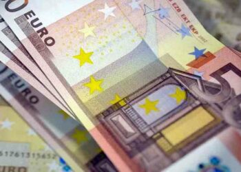 Aéroport d'Alger : une passagère arrêtée avec 10 000 euros en liquide