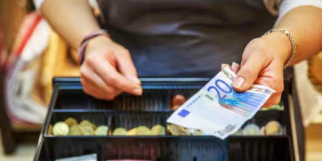 Comment retirer de l'argent liquide dans un commerce ?